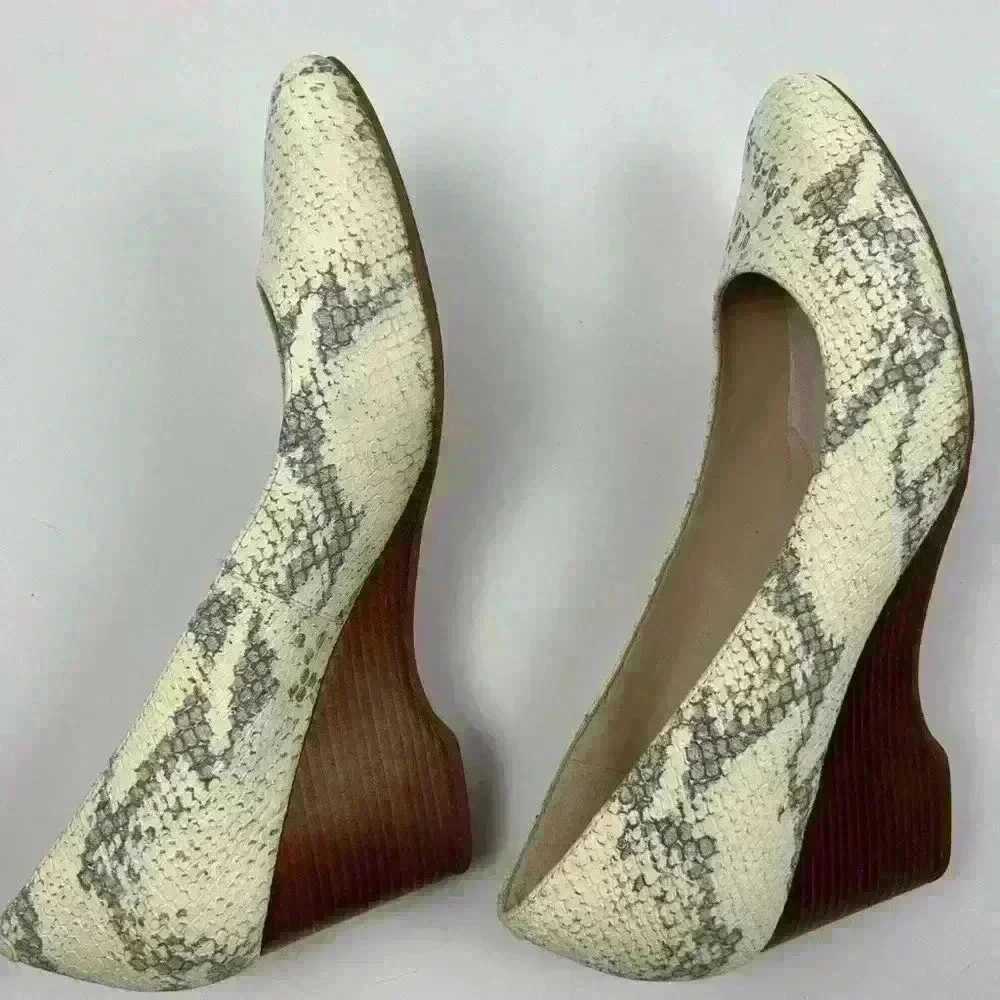 COLE HAAN The Go-to‎ Wedge Chalk Python Snake  Print- Size 8.5